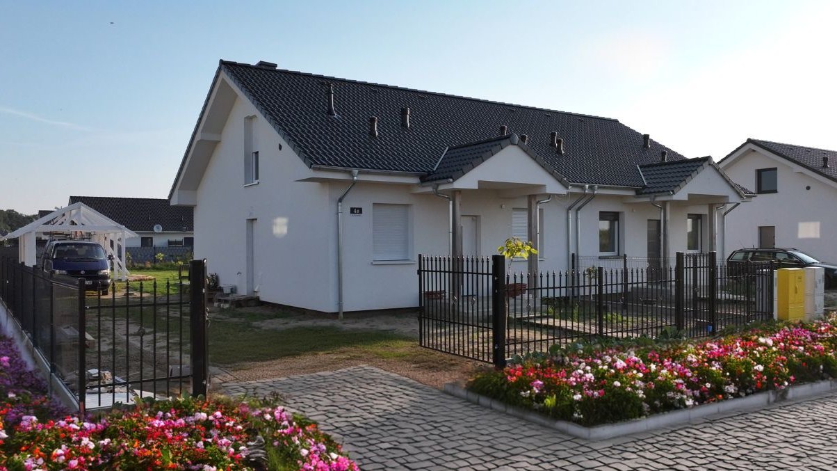 ŁUPIŃSKI DEVELOPMENT Polub nas Dom wraz z działką