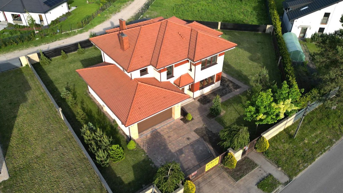 Przestronny dom z dużym garażem pod Konstancinem. Nowa cena !