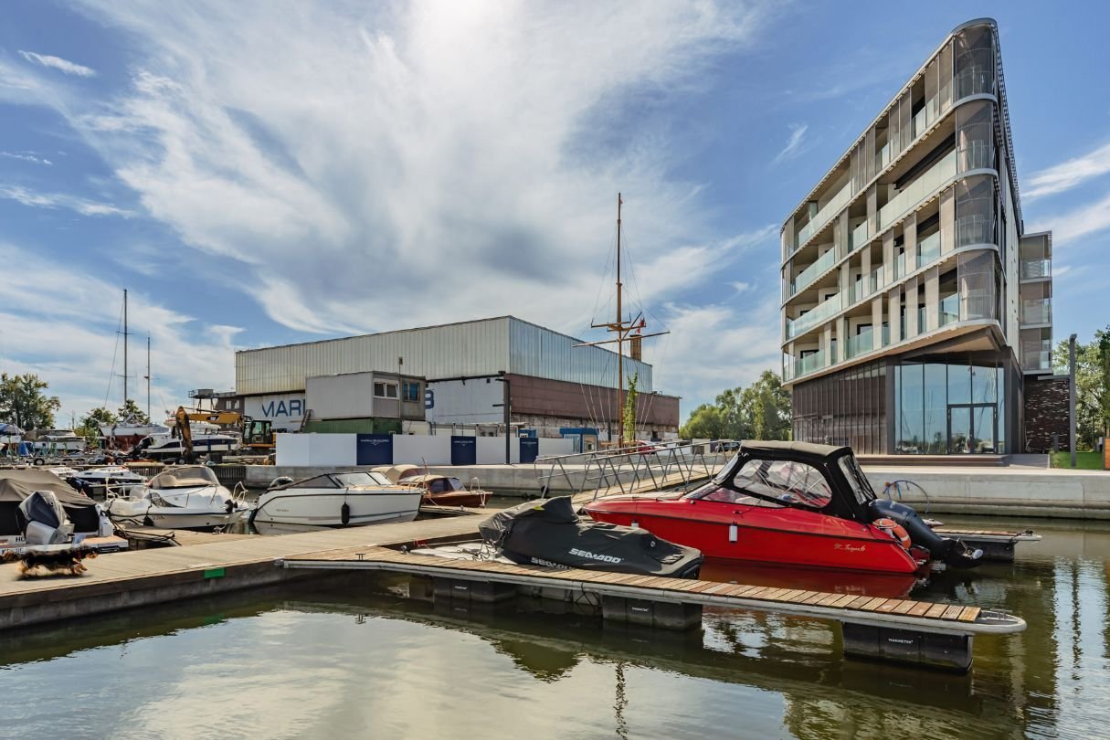 Mieszkanie w sąsiedztwie jeziora i mariny