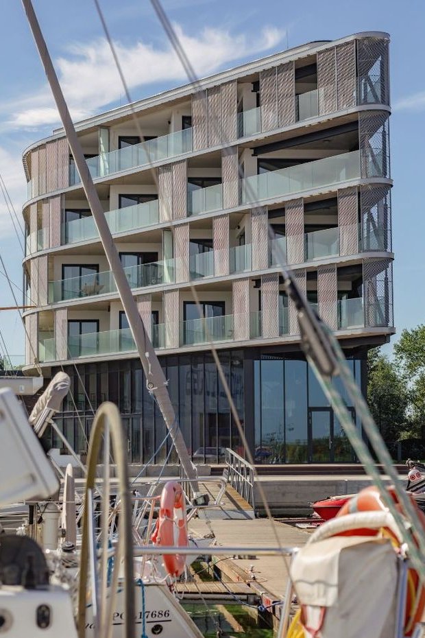 Mieszkanie w sąsiedztwie jeziora i mariny