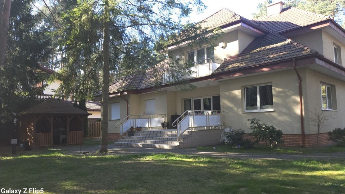 Przestronny dom Konstancin starodrzew