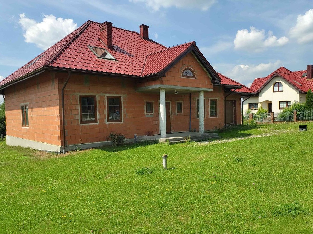 Duży ładny dom w bardzo dobrej lokalizacji