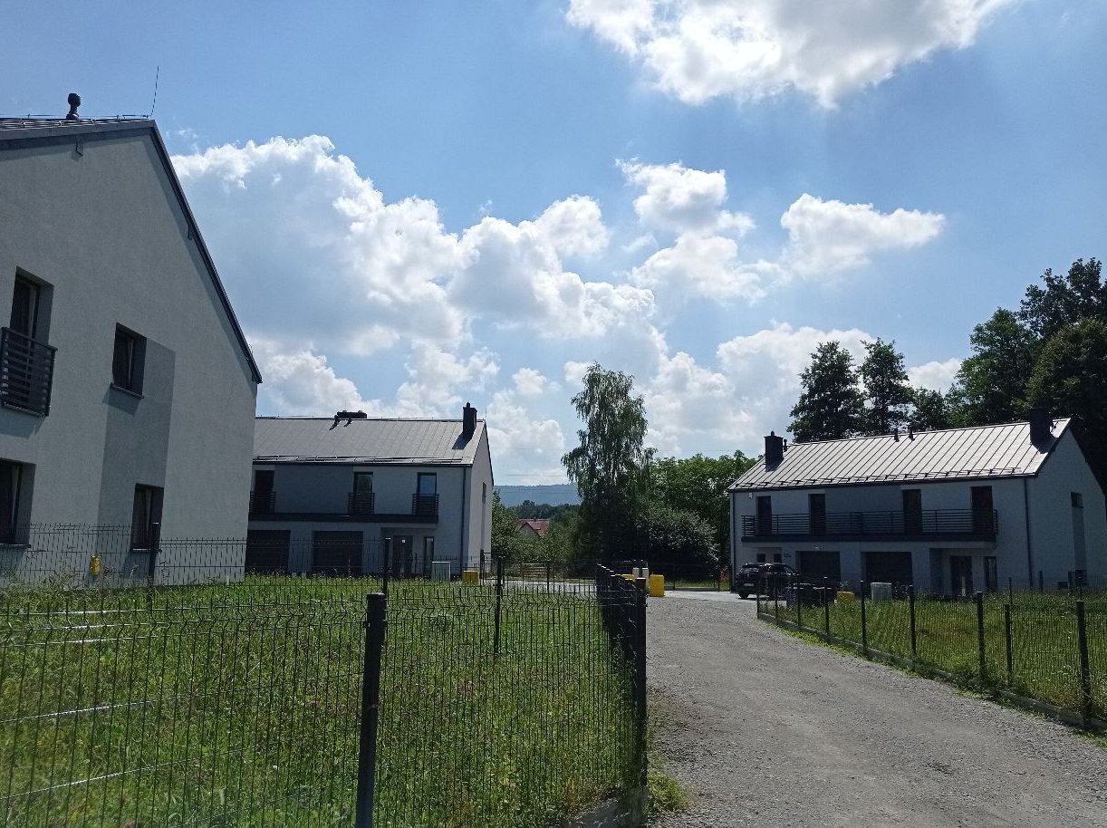 Dom z ogrodem i garażem (bez prowizji)