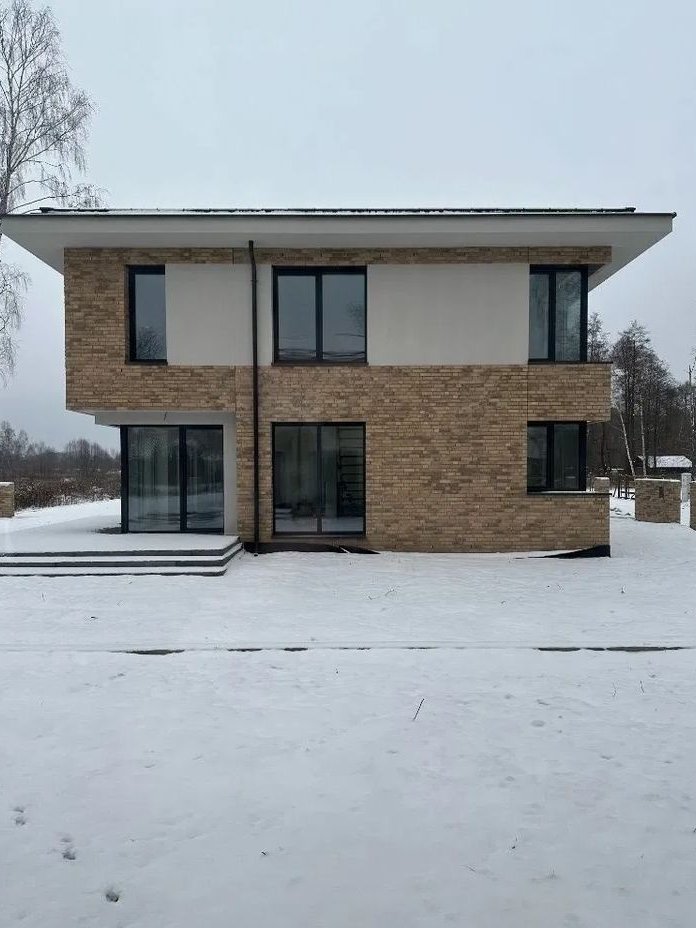 Cztery budynki jednorodzinne dwulokalowe - 4x200 m2 + garaż i ogród