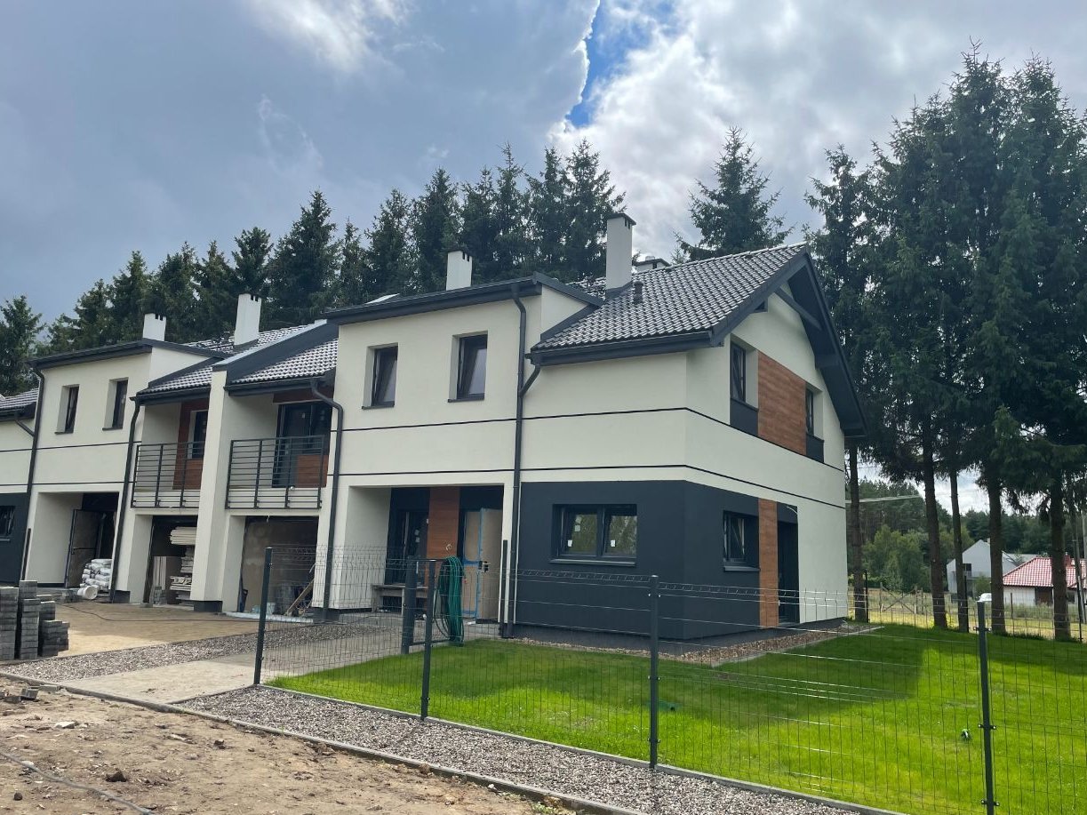 Domy w zabudowie bliźniaczej w Pilchowie pod lasem