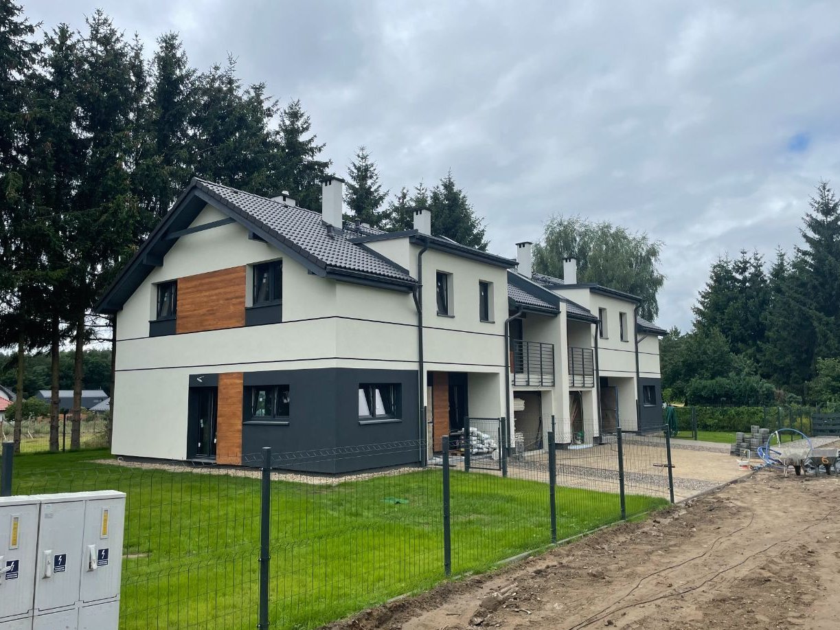 Domy w zabudowie bliźniaczej w Pilchowie pod lasem