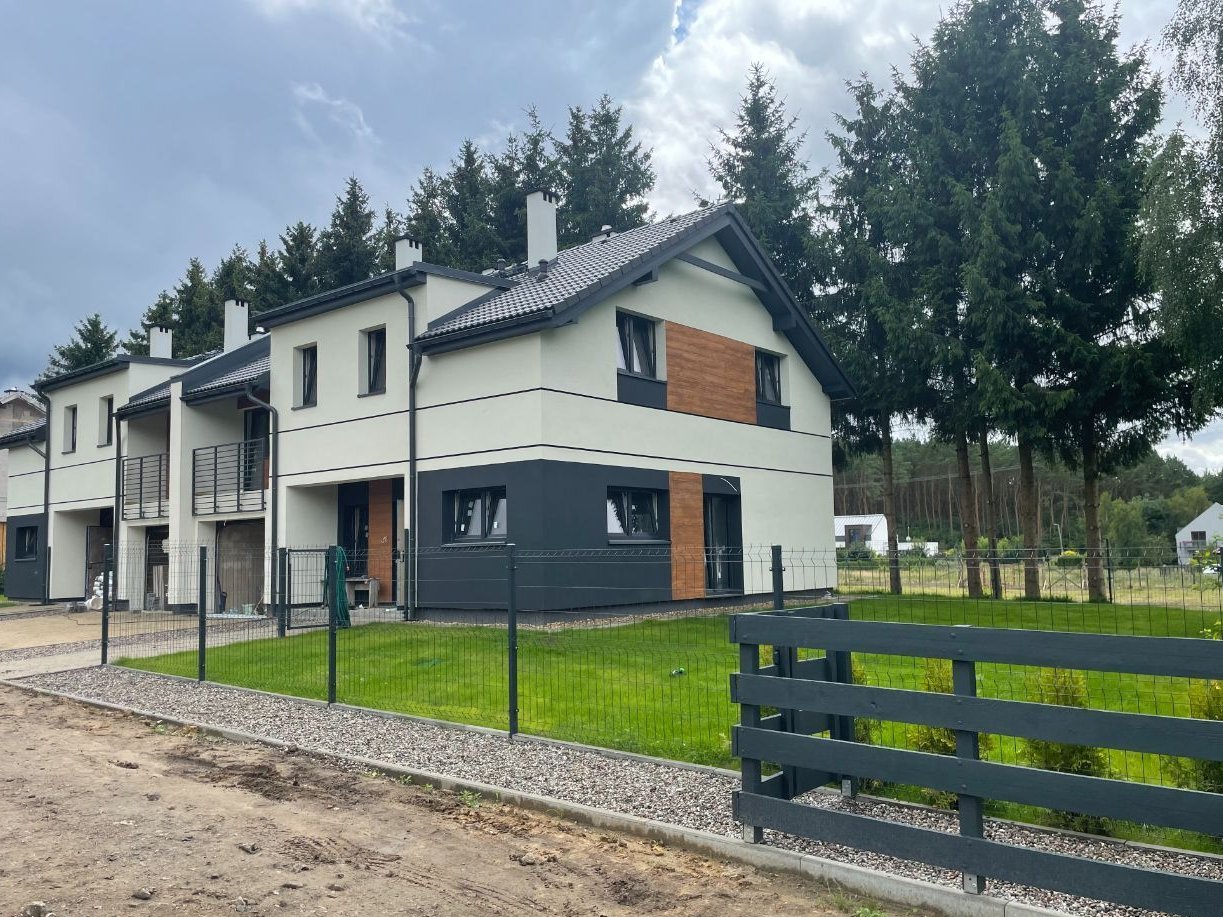 Domy w zabudowie bliźniaczej w Pilchowie pod lasem