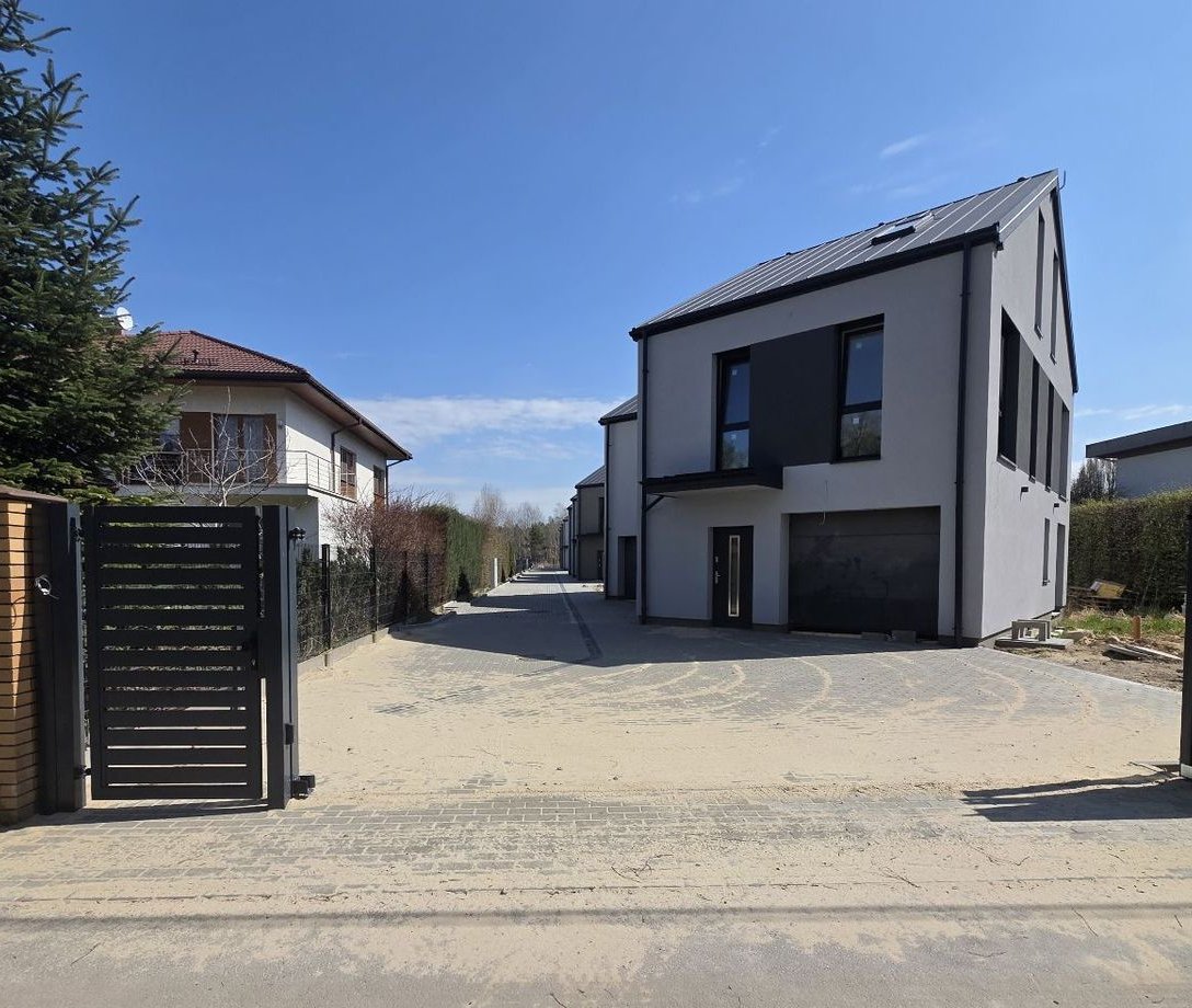 Nowoczesny i funkcjonalny dom z ogrodem.