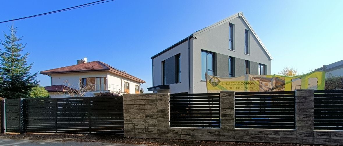 Nowoczesny i funkcjonalny dom z ogrodem.