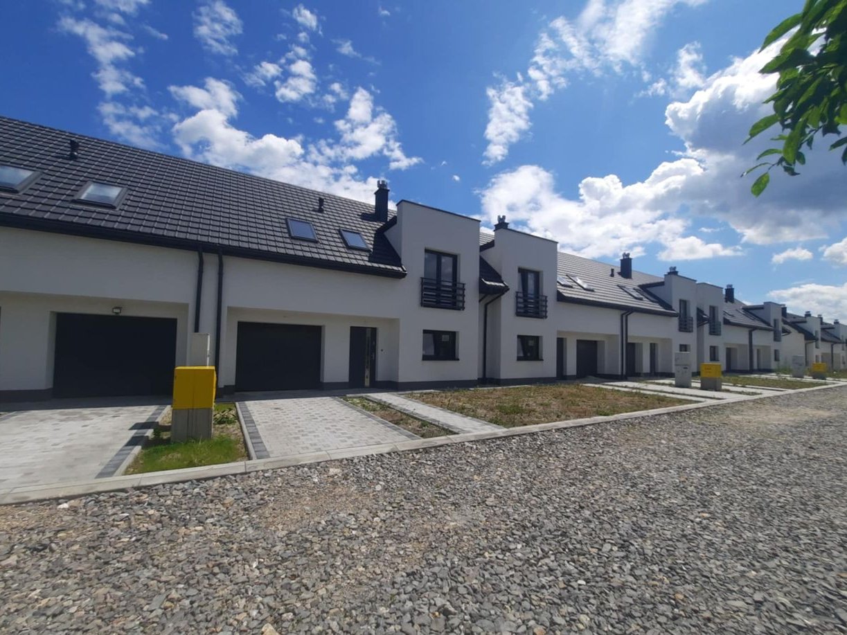 Nowe osiedle obok lasu na północy Głogowa Młp.