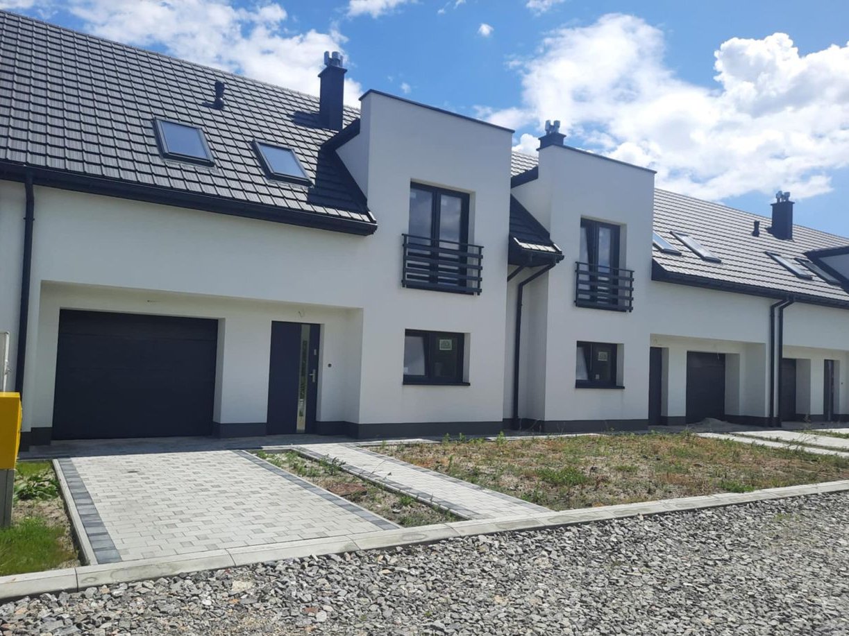 Nowe osiedle obok lasu na północy Głogowa Młp.