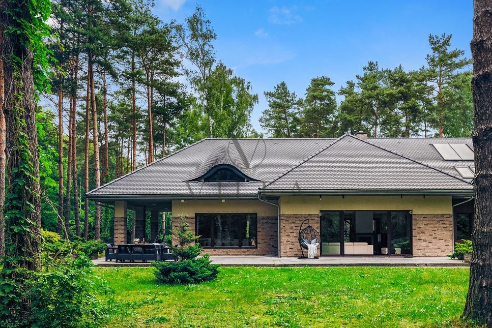 Rezydencja przy lesie w Zegrzu Południowym