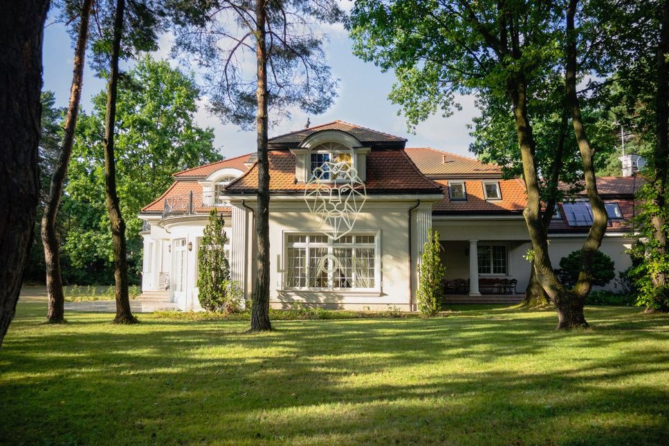 Rezydencja. z pięknym ogrodem 3500m2