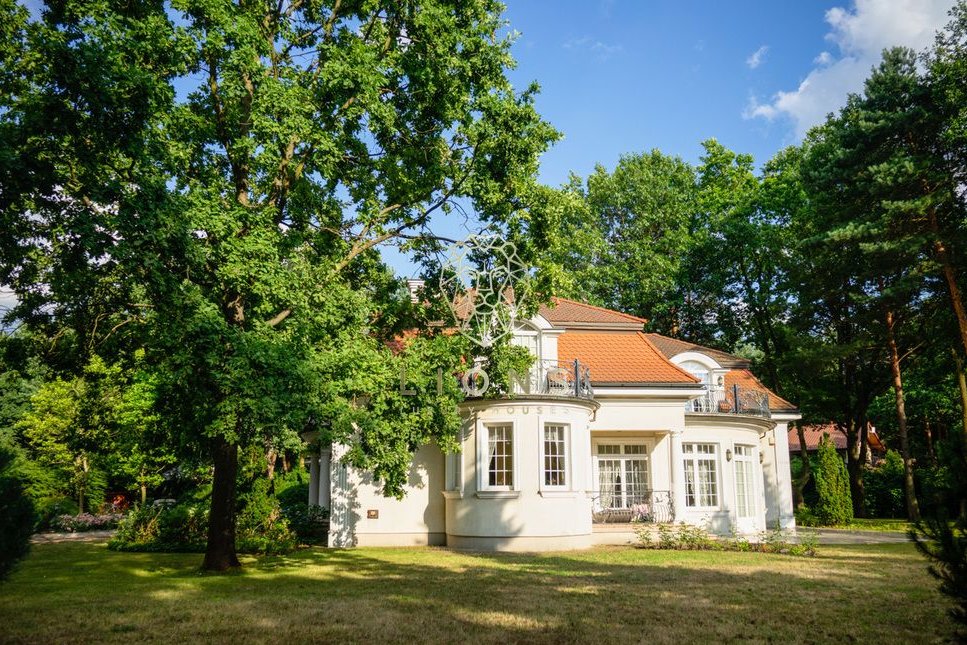 Rezydencja. z pięknym ogrodem 3500m2