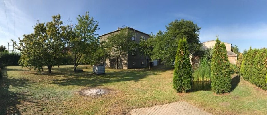 Dom wolnostojący z budynkiem gospodarczym