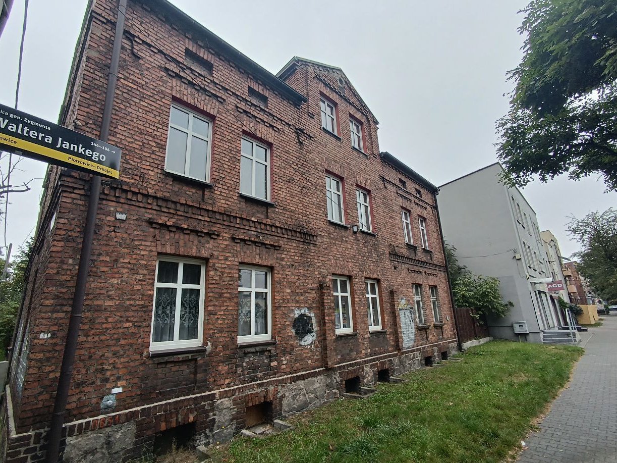 INWESTYCJA- duża działka z kamienicą wielorodzinną, Piotrowice