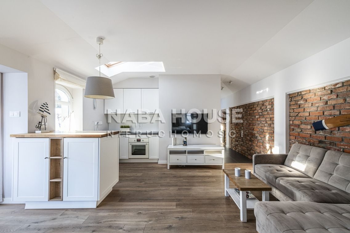 Dwupokojowe, jasne mieszkanie z werandą.