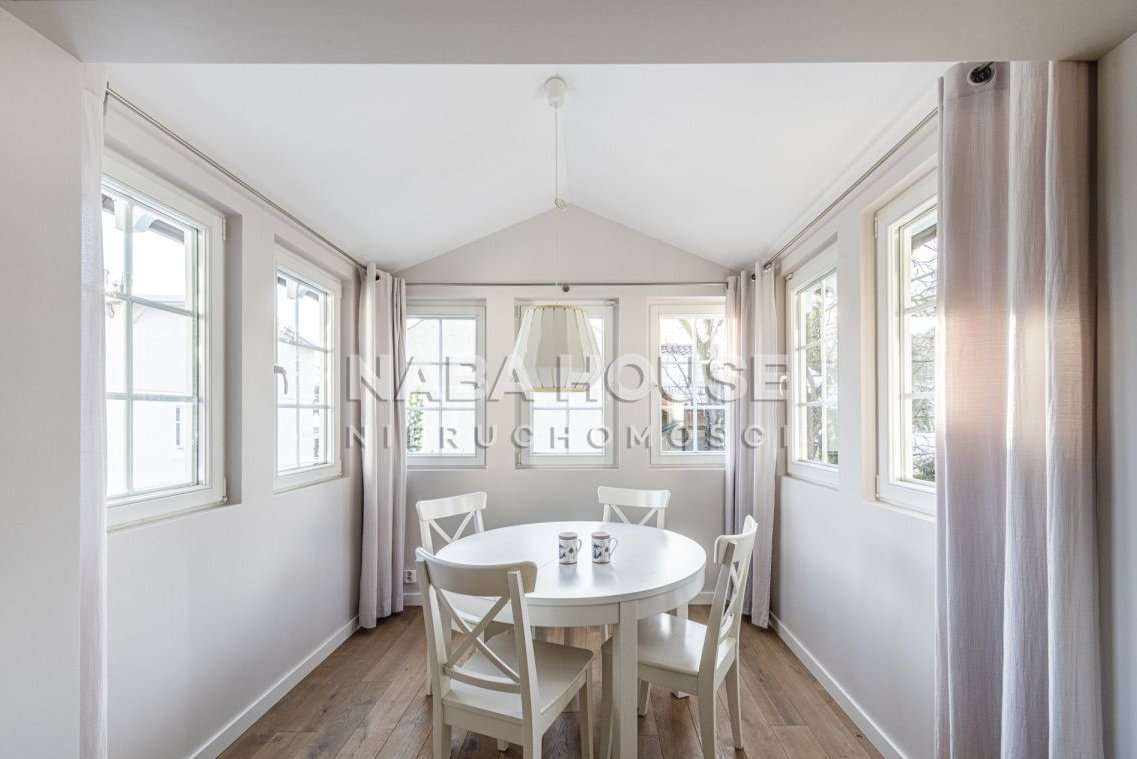 Dwupokojowe, jasne mieszkanie z werandą.