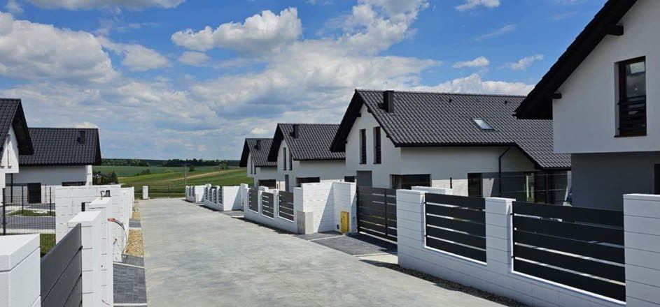 Działka z domem w Goszycach