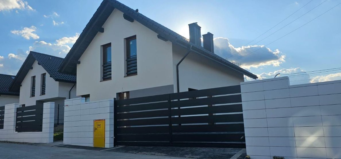 Działka z domem w Goszycach