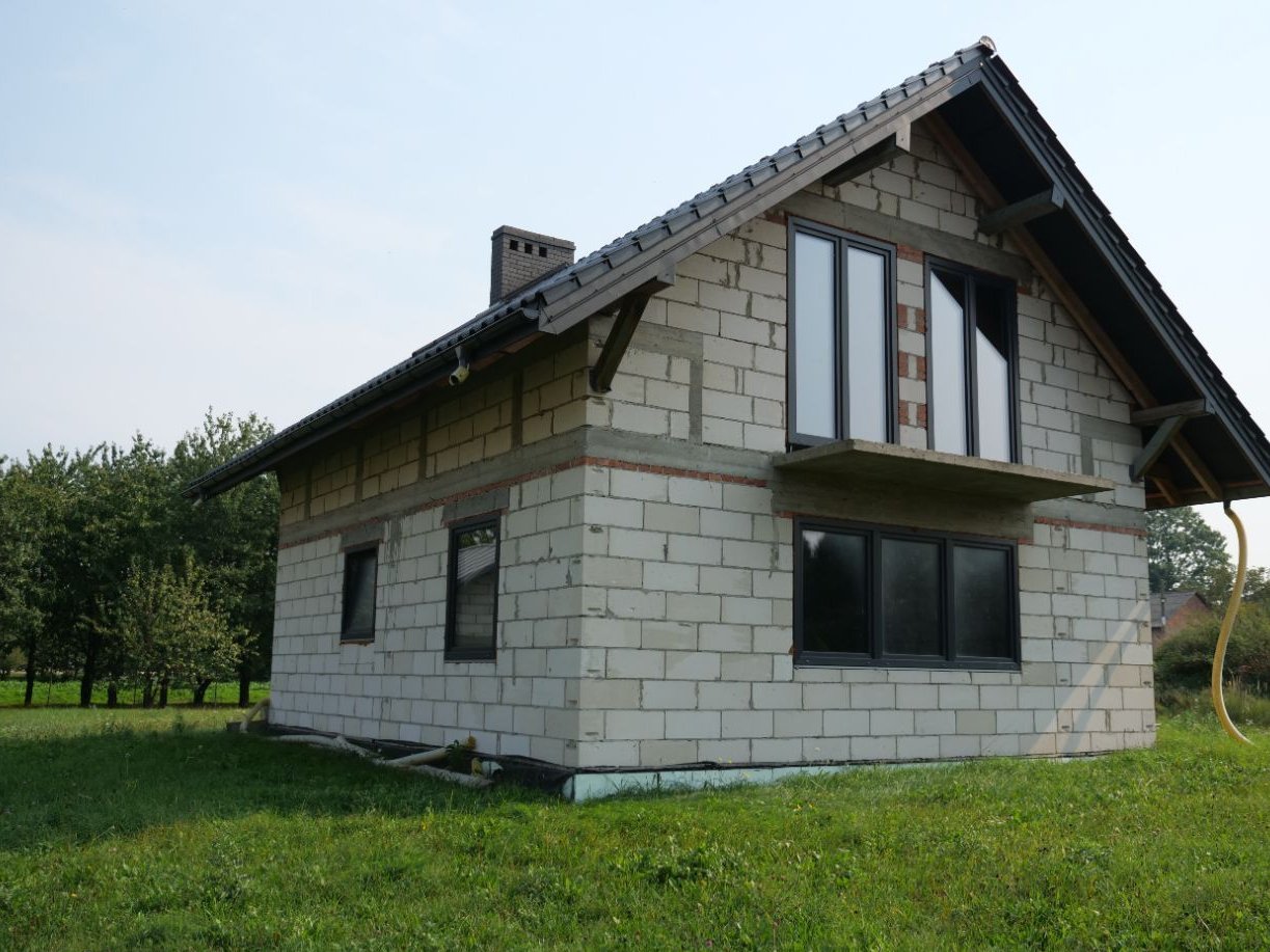 Dom z garażem w stanie surowym zamkniętym Szopinek