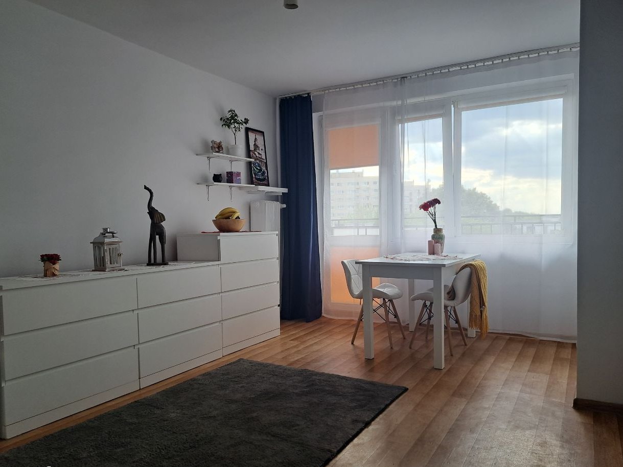 Kawalerka 28 m2, Wrzeciono, balkon, kuchnia oddzielna, las, metro