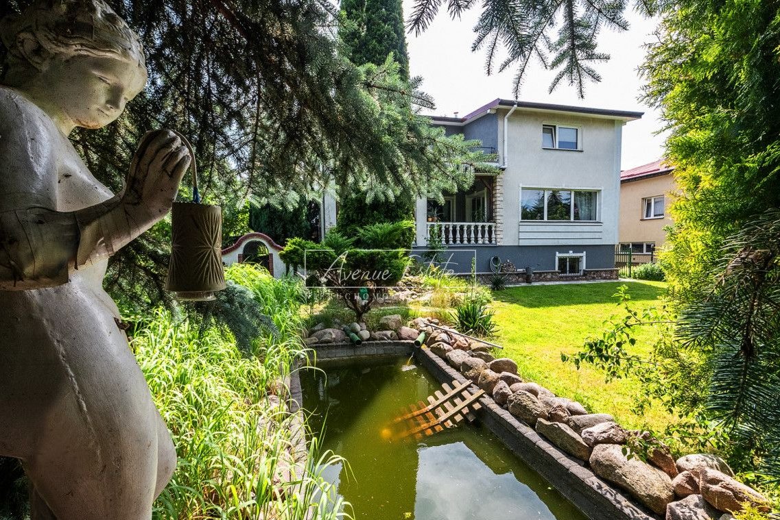 Piękna Duża Działka/ Dom Blisko Metra