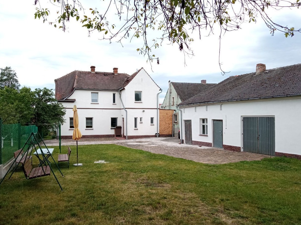 Przestronny dom z ogrodem i garażem