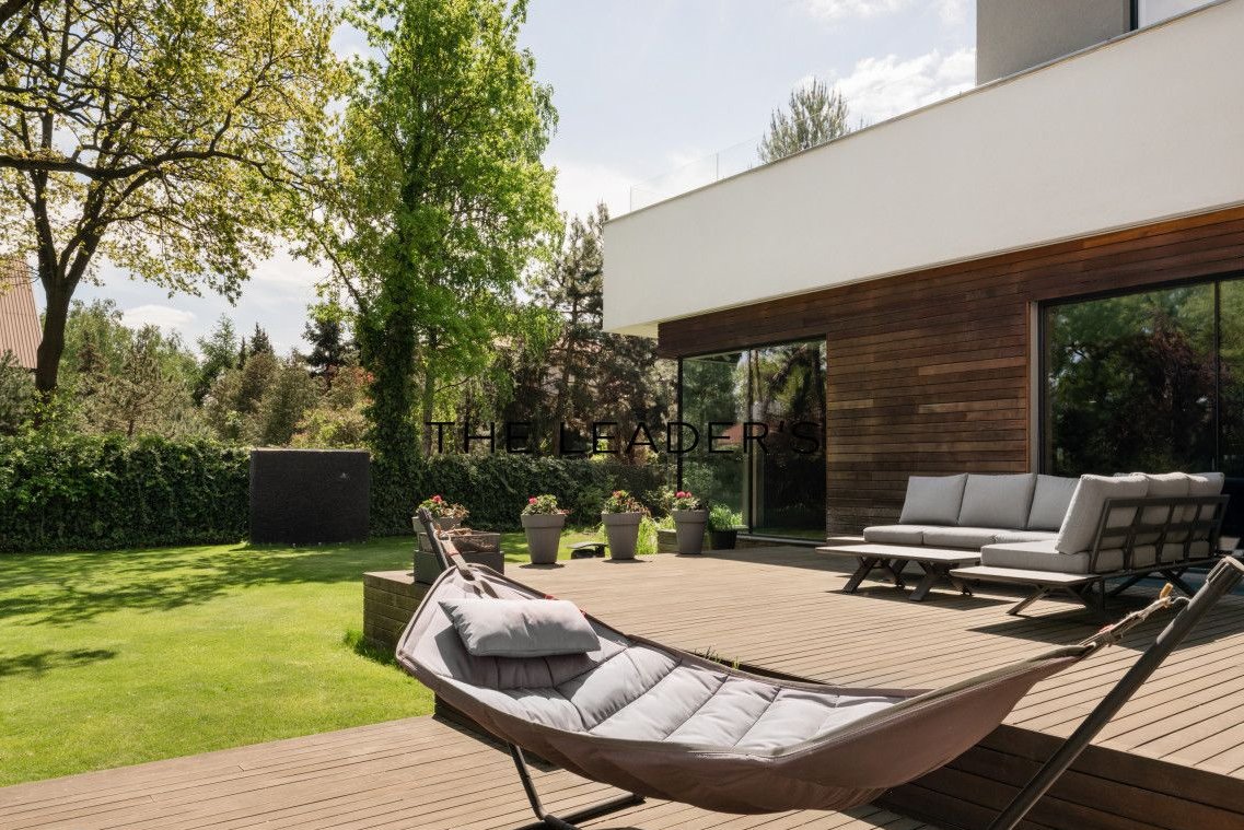 Nowoczesna bryła. Wyjątkowe wnętrza. Basen.