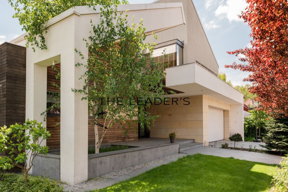 Nowoczesna bryła. Wyjątkowe wnętrza. Basen.