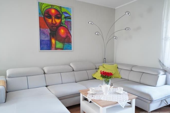 Nowoczesny dom z pięknym ogrodem.