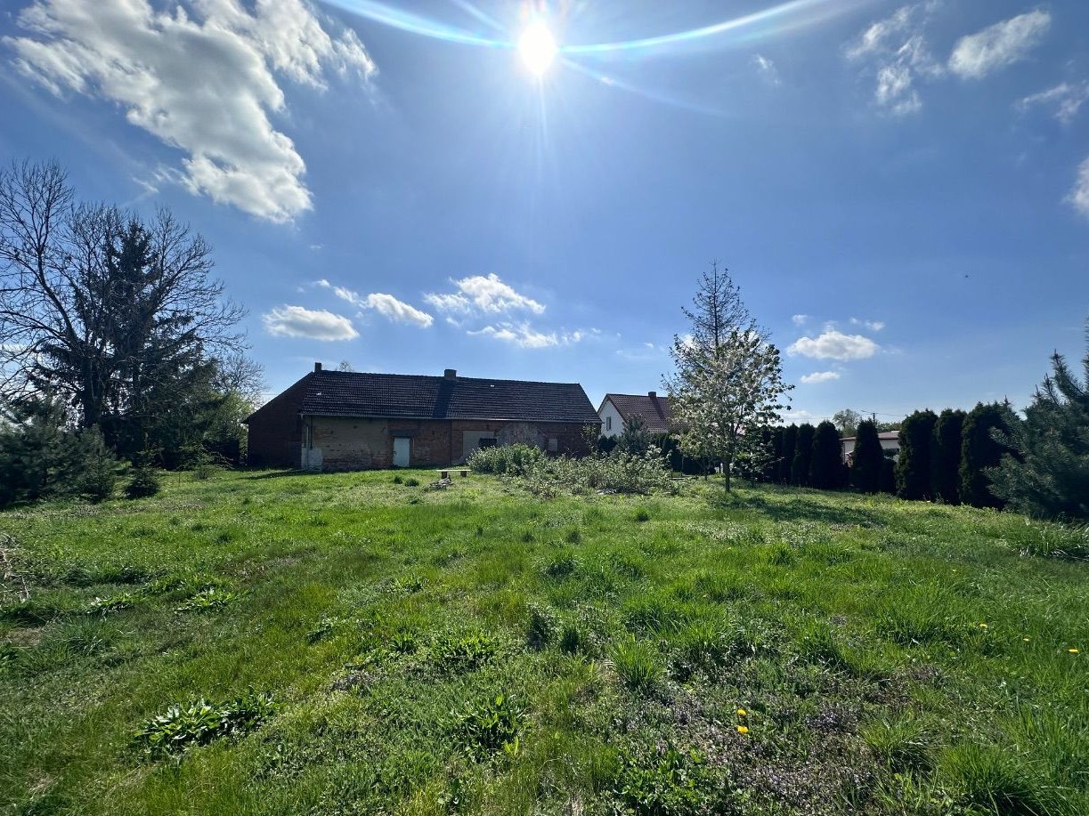 Sprzedam klimatyczny dom z ceglaną stajnią – Komorzno k. Wołczyna