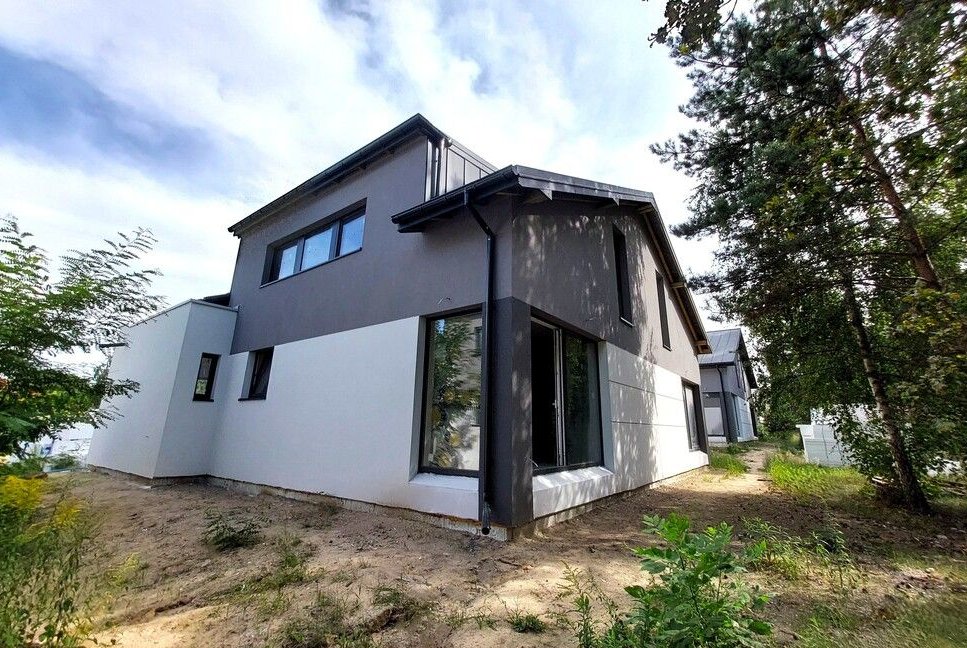 Przestronny, solidny dom o zachodniej ekspozycji