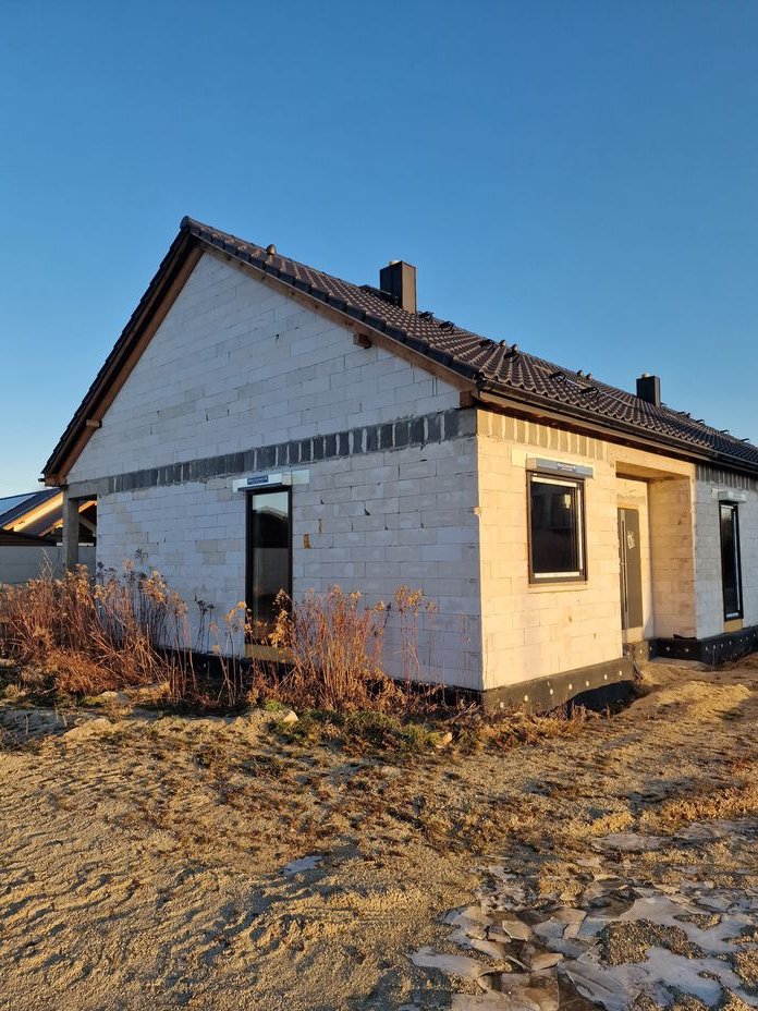 Dom bliźniak w stanie surowym zamkniętym