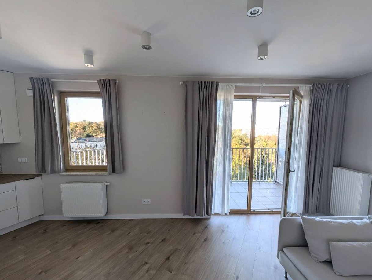 2 pokoje | 42,71 m² | Ostatnie piętro | Metro 10 min | Garaż | Balkon