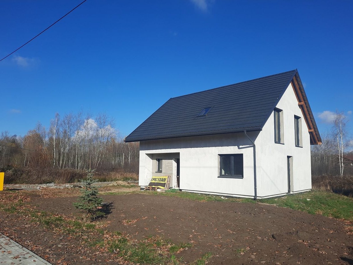 Dom na północy Głogowa, Media, Asfalt