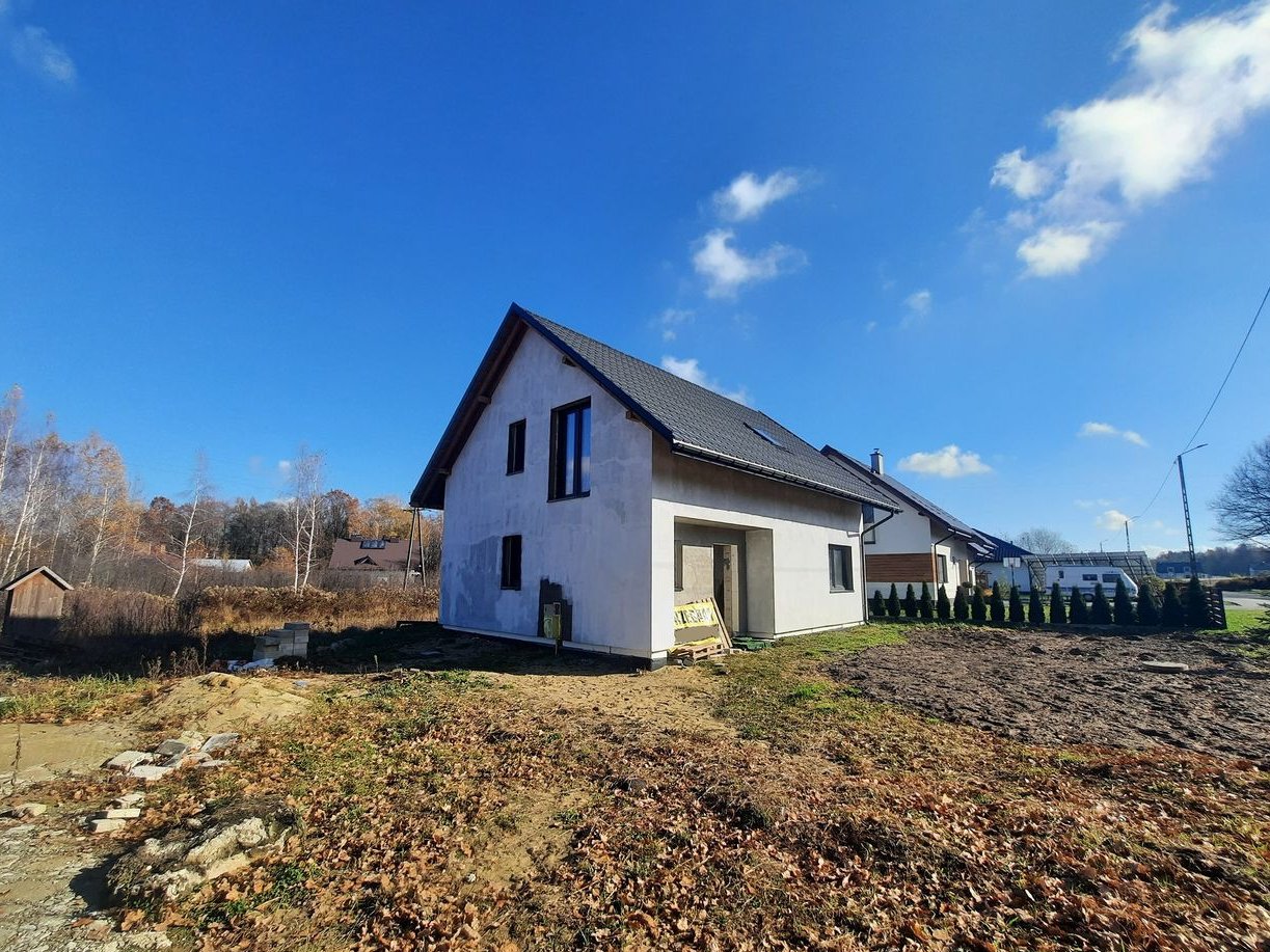 Dom na północy Głogowa, Media, Asfalt