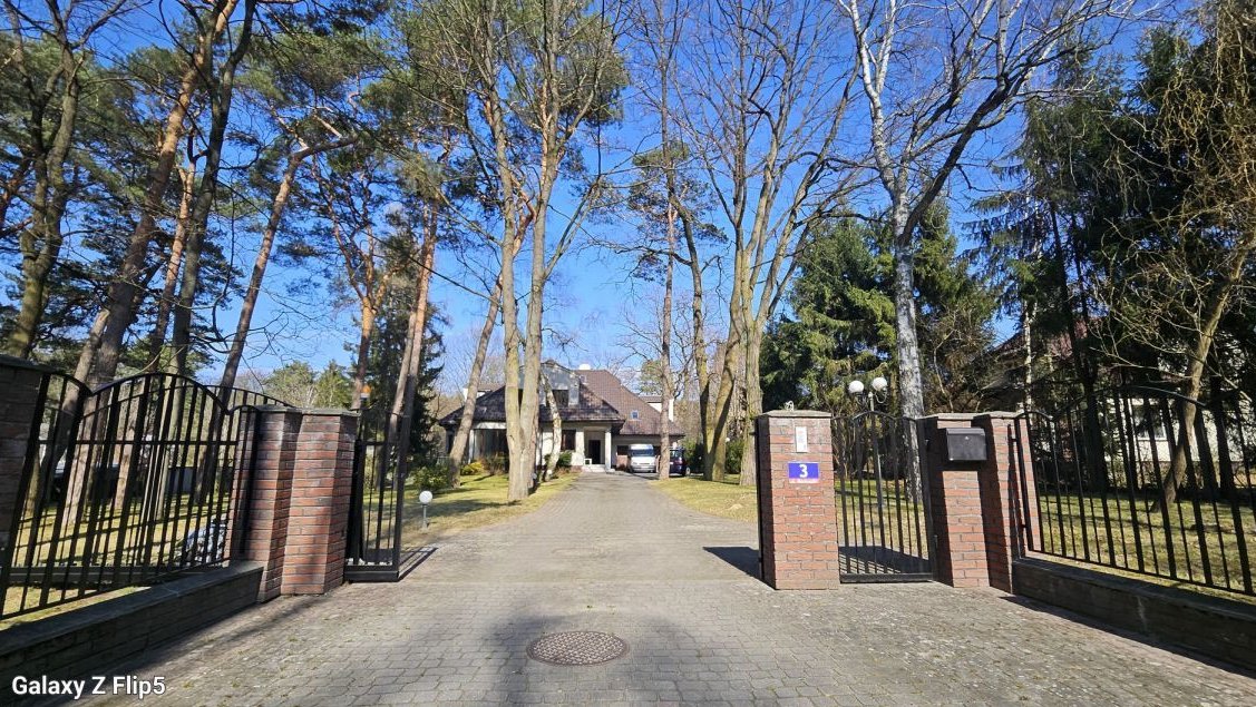 Dom 450 m2 otoczony starodrzewiem