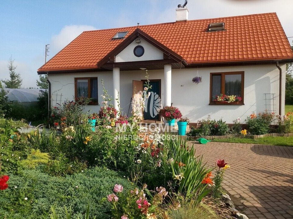 Przestronny dom z kominkiem na dużej działce!