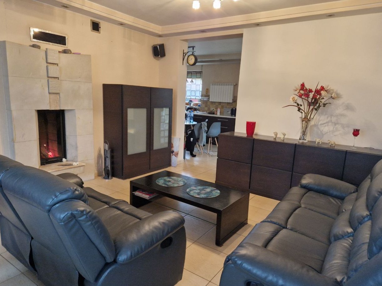 Dom z 5 pokojami w spokojnej okolicy