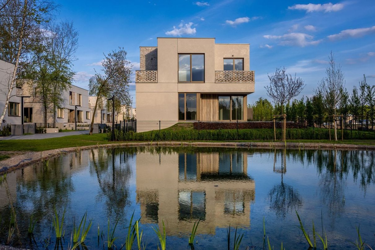 6-pokojowy dom 341m2 + ogródek Bezpośrednio