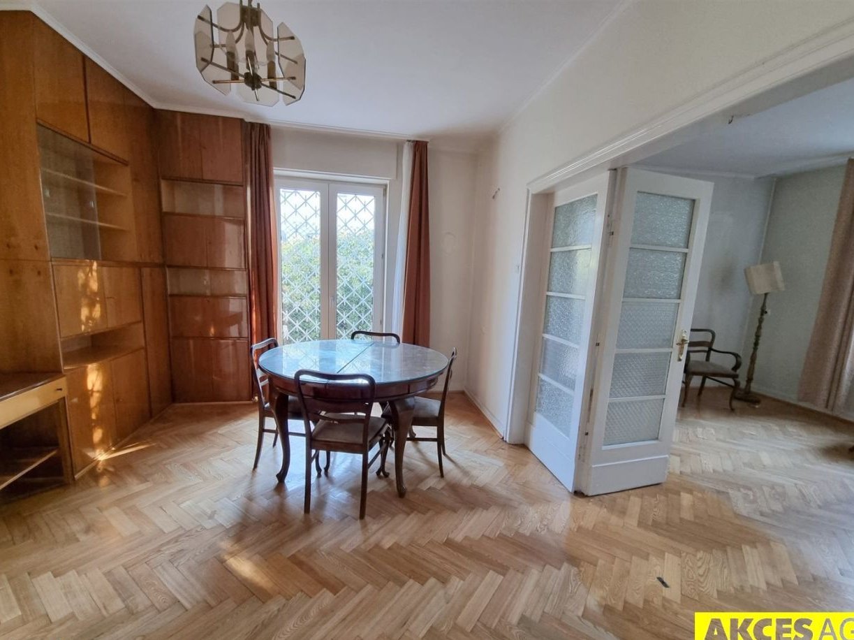 Julianów, 4- 5 pokoi, duży garaż, media Miejskie