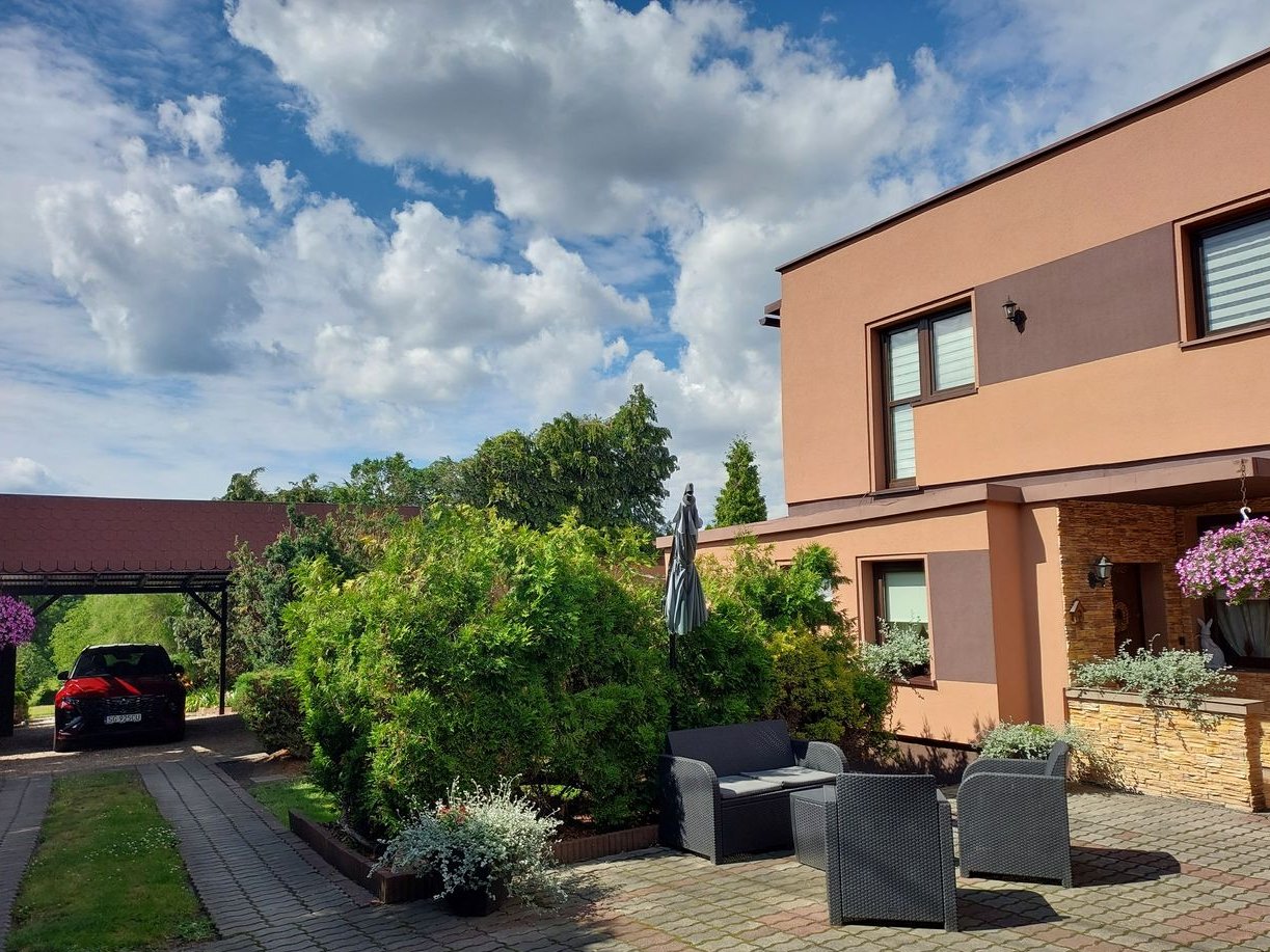 Posiadłość z dużym potencjałem na dużej działce ! !!