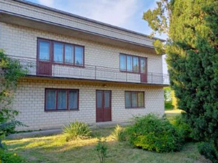 Dom piętrowy i budynek gosp. o pow. 230m2/150m2