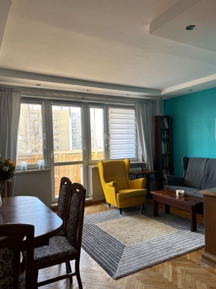 Widok na zieleń, przy metrze Stokłosy, BEZPOŚREDNIO