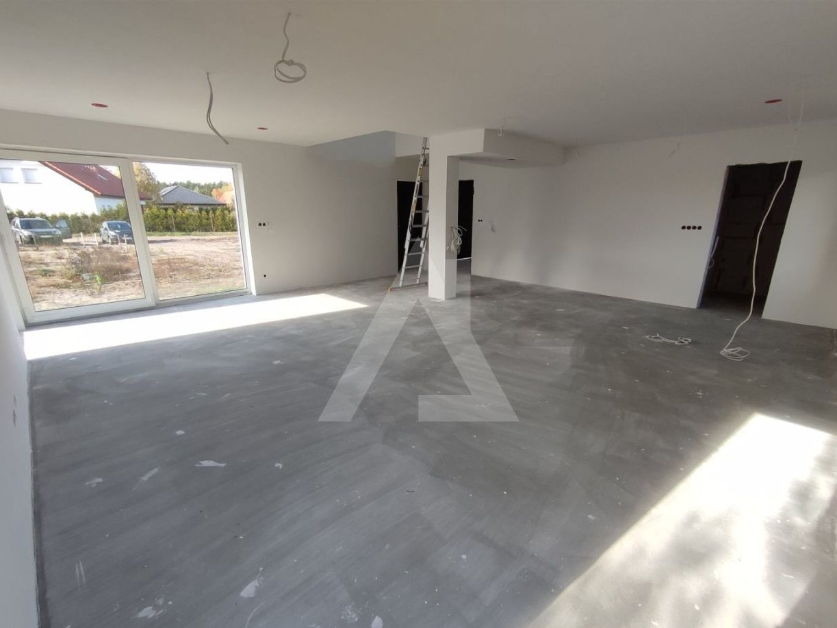 Dom Wolnostojący w stanie Deweloperskim.