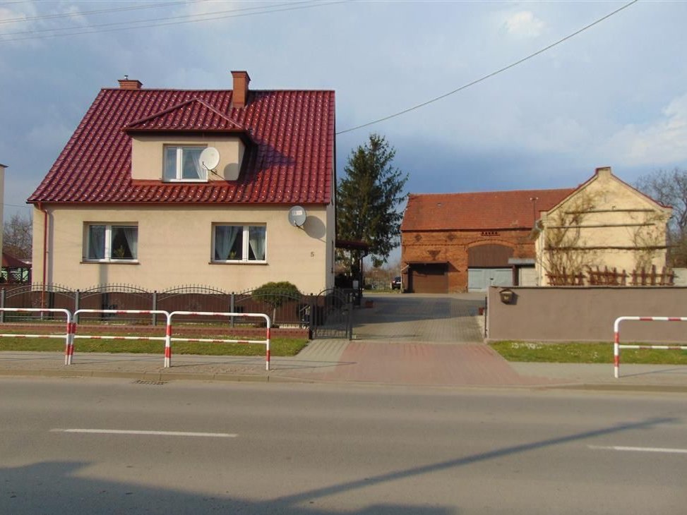 Dwurodzinny dom z budynkami gosp. na dużej działce - Krężoły