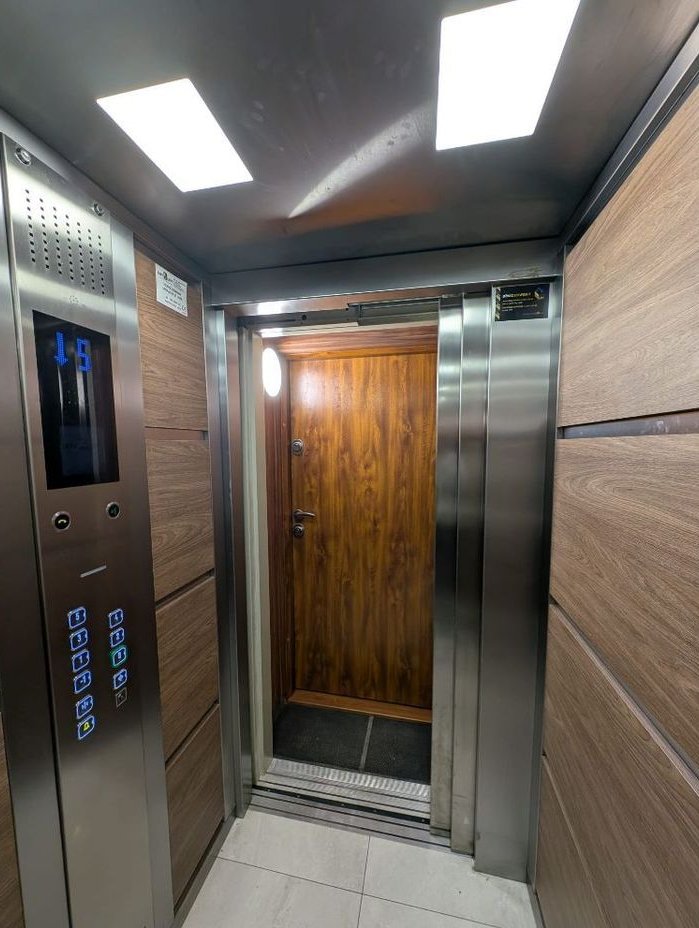 Eksluzywny penthouse na dachu budynku.