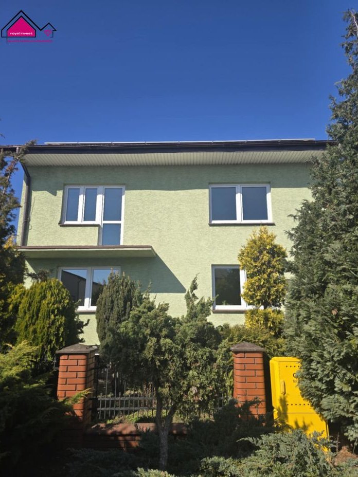 Dom z pompą ciepła i panelami fotowoltaicznymi