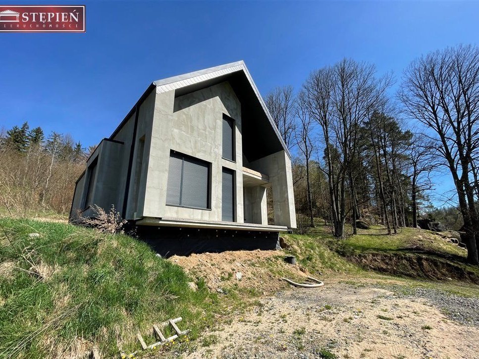 Nowoczesny dom na sprzedaż w Wojanowie